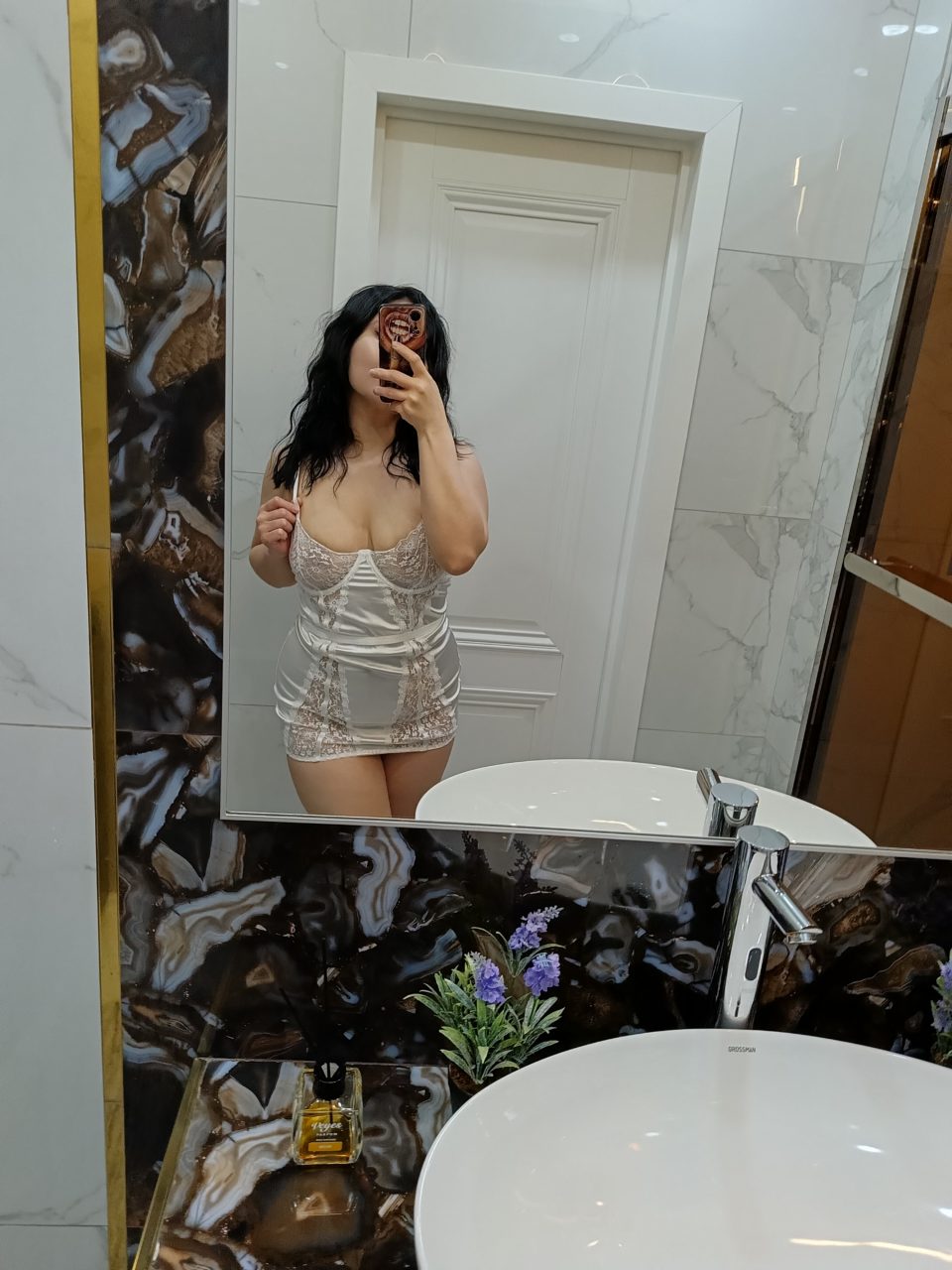 АЙЯ  у себя и на выезд