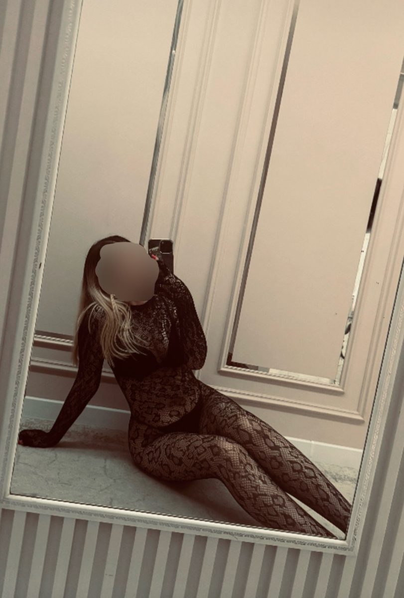 Ellona escort