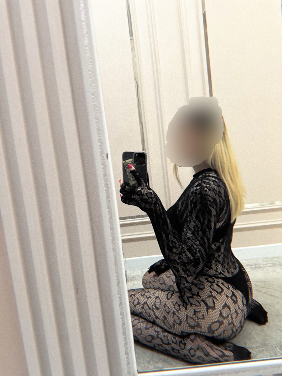 Ellona escort
